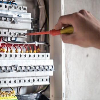 Les normes à respecter pour une installation électrique